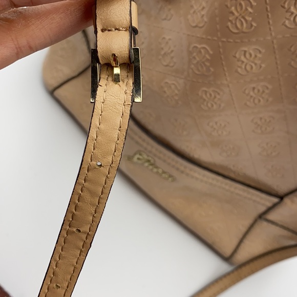 Black Friday Sale❗️Guess faux patent leather Reiko dome beige bag - Picture 14 of 17